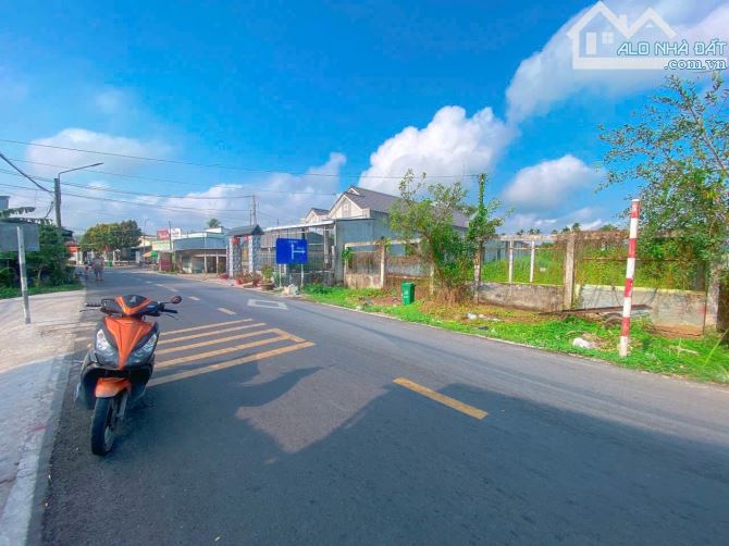 Cf 60tr gửi ae kết nối nhận đủ   Bán đất 2 mặt tiền TL923 và sông lớn (cách chợ Cầu Nhiếm