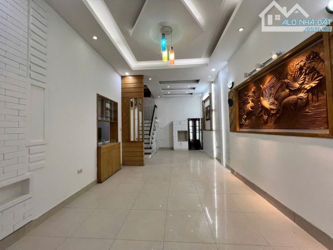 Nhà 2 Mặt Tiền Trung Tâm Quận Thanh Xuân,Phố Tô Vĩnh Diện,DT 63m2 x 3 Tầng,MT 5,3m