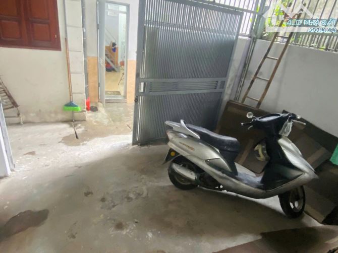 Cho thuê nhà nguyên căn ngõ 99 Đê Tô Hoàng, 60m2 x 3 tầng, 3ngủ. 10tr/tháng