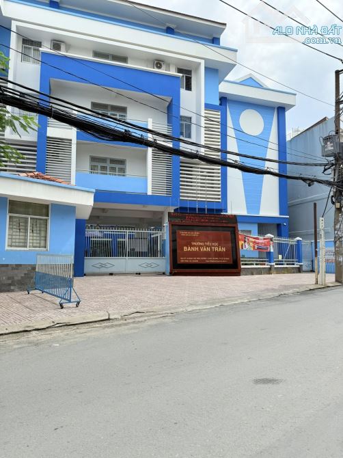 Phường Bày Hiền mới - hàng xóm bệnh viện Thông Nhất, 4m x 11m, 2 tầng, xe hơi đỗ cửa 24/7.