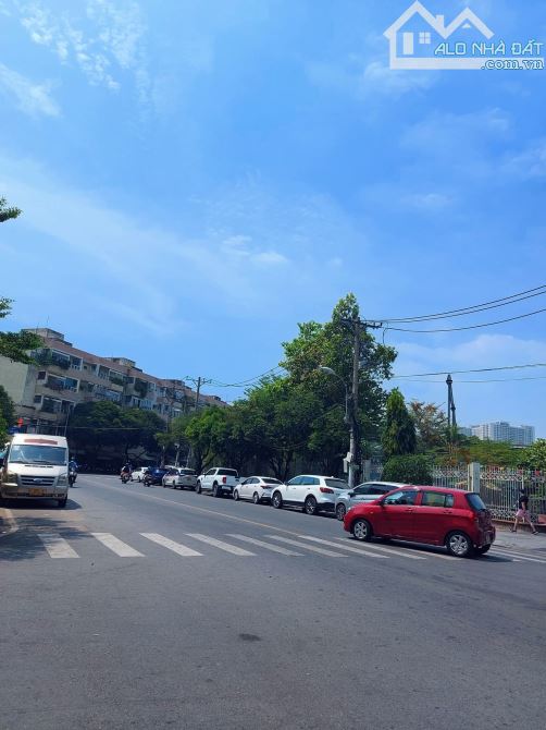 Bán nhà MTKD Khánh Hội, Quận 4, chính chủ lâu đời, 4 tầng, ngang khủng 8m, hơn 9 tỷ