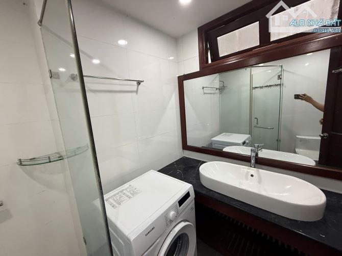 Căn studio full nội thất, máy giặt riêng ngay trung tâm quận 1.