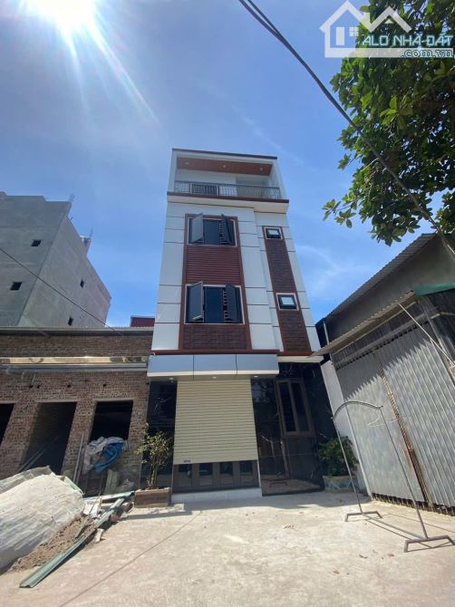 CĂN GÓC BÀ TRIỆU, NHÀ ĐẸP DÂN XÂY , 15M RA OTO , SÁT MẶT PHỐ, CẠNH TRƯỜNG HỌC VÀ BÃI GỬI