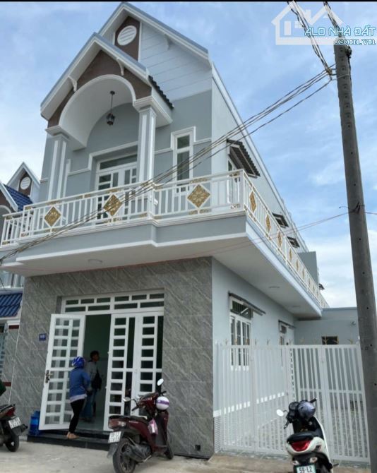 Nhà 1 trệt 1 lầu 4 phòng ngang đến 8m mà giá chỉ nhỉnh 2x tỷ