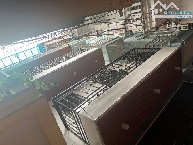 NGUYỄN TRÃI , ÔTÔ 7 CHỖ ĐỖ CỬA,ĐỐI DIỆN ROYAL CITY 41/45M 4 TẦNG 11,5 TỶ