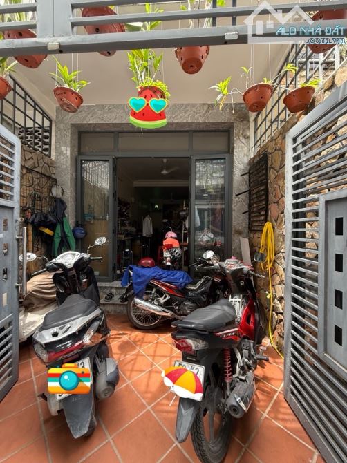 Nhà đẹp Lê Văn Sỹ, Q3 đang cho thuê 17tr, 3PN to, 92m2 ngang 4.3m nhỉnh 12 tỷ
