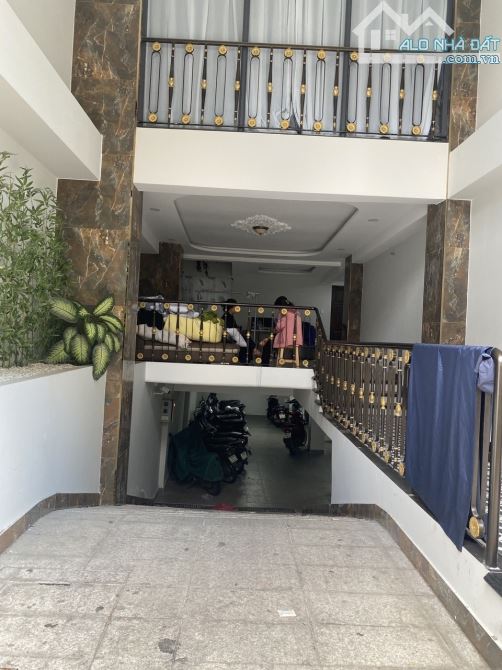 CHDV ngay ngã tư hàng xanh, 8 tầng thang máy, có hầm, hơn 200m2 ngang lớn 8.7m, 1000m2 SD.