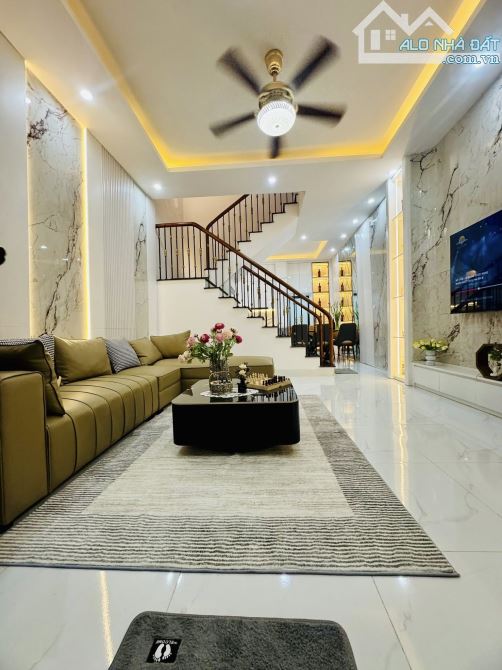 BÁN NHÀ 4 TẦNG NỘI THẤT ĐẸP, THOÁNG TRƯỚC SAU, GẦN MẶT NGÕ THÔNG, TRUNG TÂM HAI BÀ TRƯNG.
