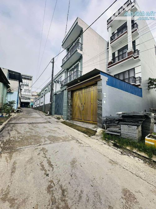 SIÊU PHẨM 4TẦNG GIÁ RẺ KHÔNG TƯỞNG,DT96.8M NGAY ĐƯỜNG LÀNG TĂNG PHÚ,XE HƠI NGỦ TRONG NHÀ