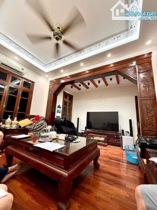 BÁN NHÀ NGUYỄN CHÍ THANH ĐỐNG ĐA, PHÂN LÔ, ÔTÔ VÀO NHÀ, DÂN XÂY, 2 THOÁNG, 48M2 GIÁ 15 TỶ