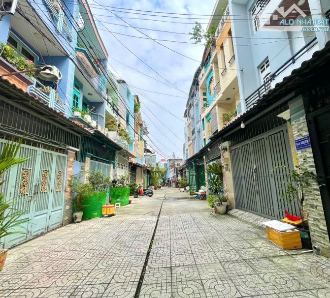 CHỈ 6.09 TỶ - MỚI Ở NGAY - HXH 1 TRỤC TRƯỚC NHÀ 7M - 4 TẦNG - 4PN - GẦN MT