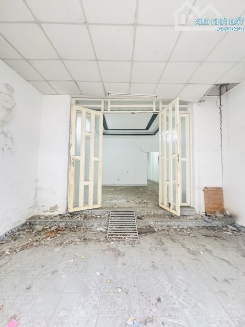 Bán nhà C4 hẻm 2174 đường Huỳnh Tấn Phát dt lớn giá rẻ.