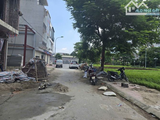 Bán đất khả lễ 3 nhìn vườn hoa dt 81m2 + mt 4.5m + hướng ĐN giá 7.95 tỷ