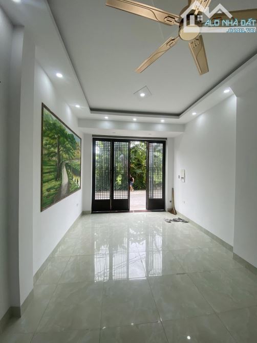 BÁN NHÀ HÒA BÌNH. DT 32M, 5T, MT 3,5M, GIÁ 6 TỶ.