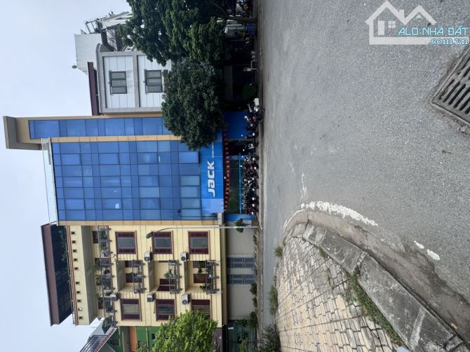 🚨 NHÀ NÀY CÓ GÌ MÀ AI ĐI QUA CŨNG PHẢI QUAY ĐẦU? TĐC - X6 😲 📍