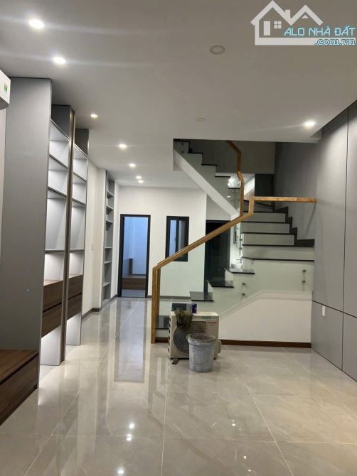 Bán nhà mặt tiền Nguyễn Thành Đồng 1 trệt 1 lầu