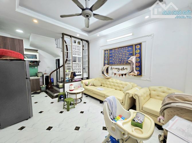 CẦN BÁN NHÀ NGÕ GỐC ĐỀ - MINH KHAI - DIỆN TÍCH 30M2- 5 TẦNG. MẶT TIỀN RỘNG 5M. GIÁ 7.3 TỶ