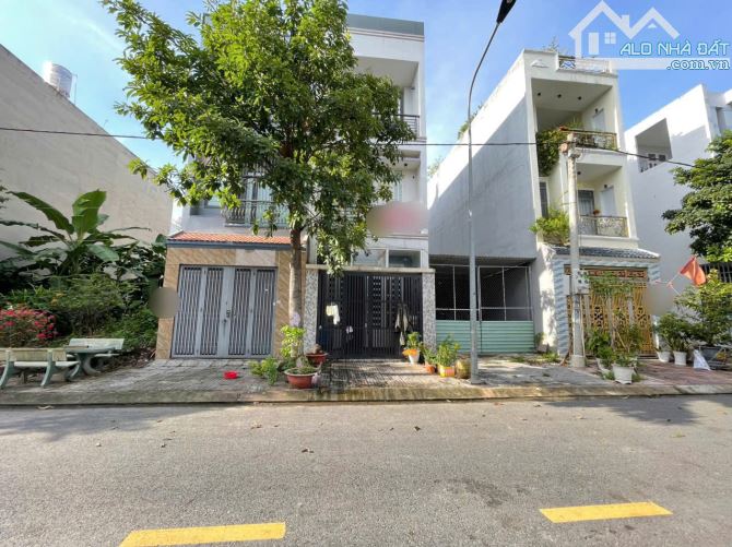 Nhà gần trung tâm y tế Dĩ An, khu Phú Mỹ Hiệp, 1 trệt 2 lầu 3PN, sổ riêng, 2835