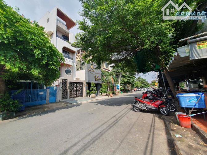 NHÀ HXH THÔNG LÊ THỊ HỒNG - P17 , DT : 4.5m x 18m   2  LẦU , GIÁ CHỈB: 12.5  TỶ