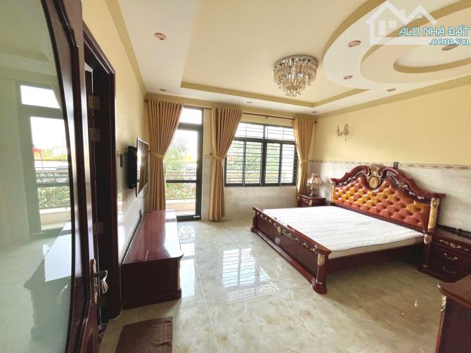 cho thuê biệt thự đẹp có thang máy đường Lê Thị Chợ,P. Phú Thuận Quận 7.