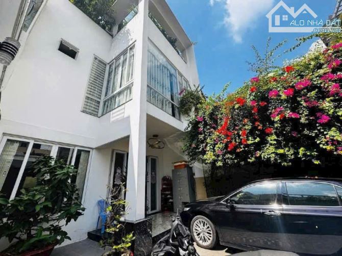 Bán biệt thự mặt tiền 40 Bàu Cát 2, Tân Bình, DT: 7x28m, 3 tầng, giá 36 tỷ TL