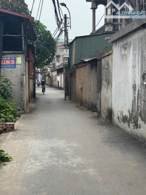 - 112m mt 5m đường như thế này tại Hương Mạc- Từ Sơn- Bắc Ninh  - 100m sang ngay Vân Hà -Đ
