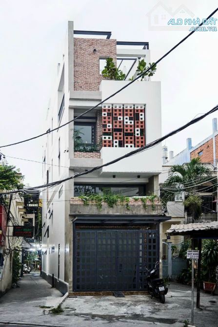 Mặt tiền hẻm xe tải Bùi Thị Xuân, Tân Bình. Giá 5 tỷ 770/ 81,7m2 (5mx16,32m). 3,5 tầng