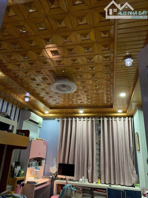 Chủ Nhà Cần Tiền Nên Cần Bán Gấp Căn Nhà Dân Xây Ở Văn Quán.Ô Tô Đỗ Cửa.Giá 9.5Tỷ Có TL