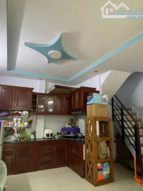 Bán nhà 3 tâng 30m2 - 2.9 tỷ - Gần chợ Thủ Đức - 2 phút trục lộ chính