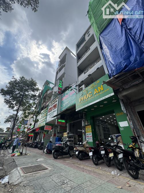 Siêu Phẩm Mặt Tiền Nguyễn Chí Thanh Trực Diện BệnhViện Chợ Rãy Dt 4m x 20m 5 Tầng Giá 45Tỷ