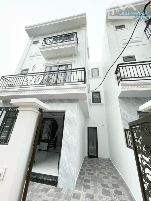 Nhà trị trấn Quốc Oai mà rộng quá, 75m2x3T, gần đại lộ thăng long giá chỉ 3.5x tỷ