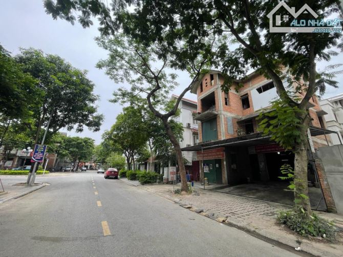 Bán căn BIỆT THỰ SÀI ĐỒNG - 155m 4tầng MT 8m - đường vỉa hè ô tô tránh đỗ - chỉ 37tỷ