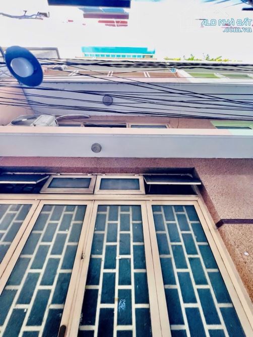 NHÀ 4 TẦNG KHUÔN ĐẸP vị trí VIP CÁCH Mặt tiền Trường Sa 10m ( Quận 3 )