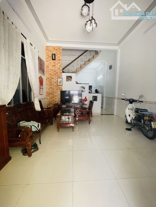 Bán nhà, 12tyx, 47m2, đường Nguyễn Sơn Trà, trung tâm Hải Châu, Đà Nẵng