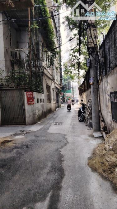 BÁN ĐẤT HOÀNG QUỐC VIỆT CẦU GIẤY 81m 3T MT7m 30.5 TỶ LÔ GÓC 2 MẶT TIỀN Ô TÔ PHÂN LÔ