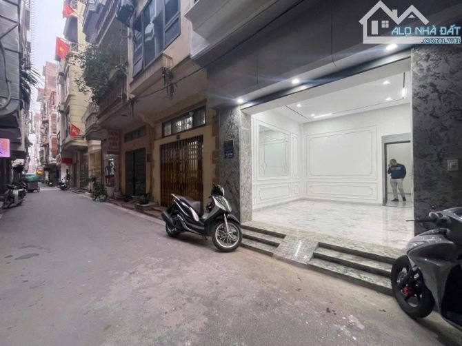BÁN GẤP NHÀ 5 TẦNG THANG MÁY Ô TÔ VÀO NHÀ TRẦN QUỐC HOÀN 40M2 – MẶT TIỀN 4M GIÁ 17.5TỶ