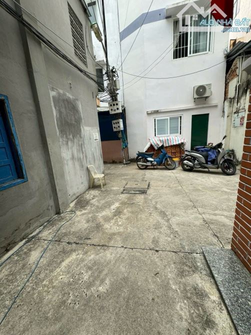 Bán nhà góc 2 mặt tiền hẻm Hoàng Hoa Thám cách biển chỉ 200m