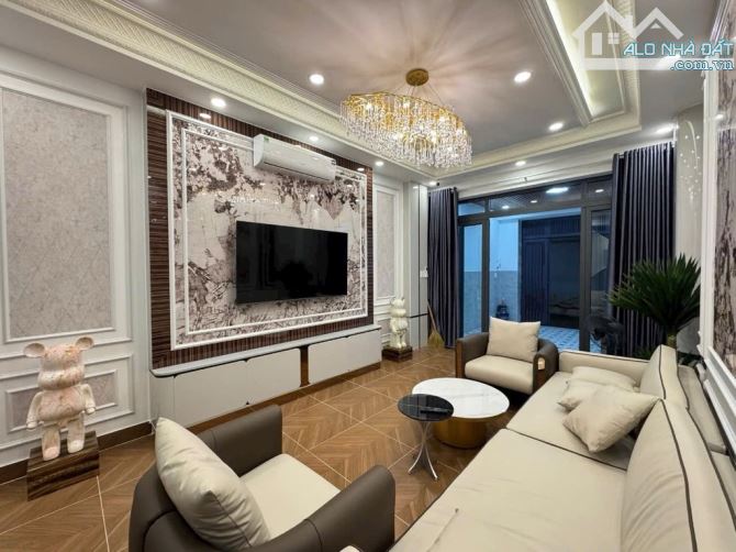 NHÀ MỚI 3 TẦNG ĐẦY ĐỦ NỘI THẤT SANG TRỌNG BÌNH THUẬN TRUNG TÂM Q7 - GIÁ 10.8 TỶ