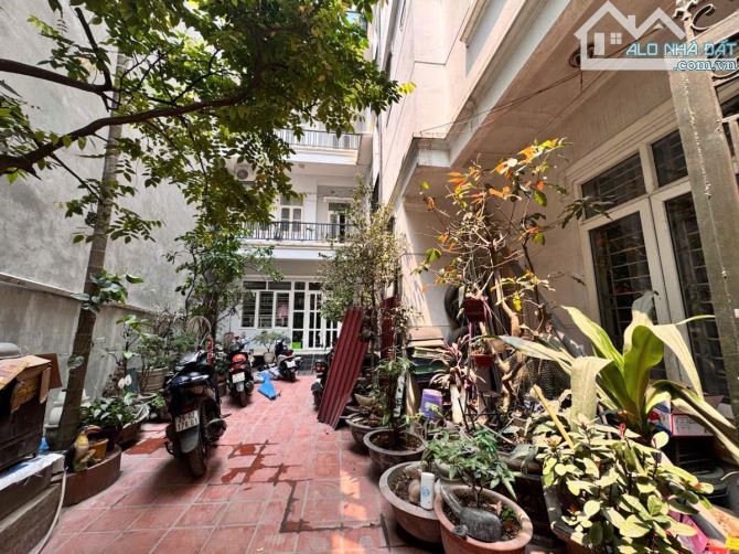 NHÀ ĐẸP LÔ GÓC 3 MẶT THOÁNG 220M² ĐÔNG QUAN CẦU GIẤY 2 KHỐI NHÀ RIÊNG GIÁ 47 TỶ