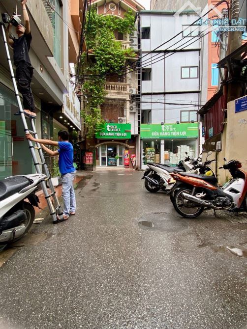 Bán nhà mặt ngõ đường Trần Duy Hưng -Trước nhà oto tránh - Sổ 57m2 - MT 4,6m - Có vỉa hè.