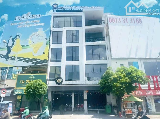 Hiếm! Bán nhà ngang lớn 10m8 x dài 19m , sổ vuông A4, 5 Tầng, cách Vạn Hạnh Mall 100m