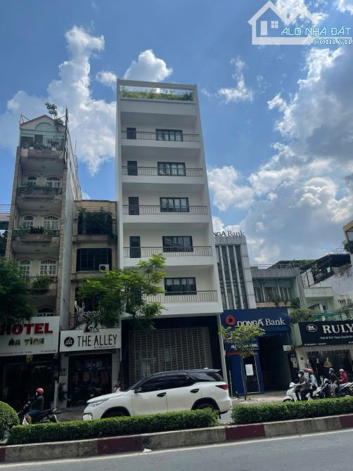 Bán Tòa Nhà Văn Phòng 8 Tầng Mặt Tiền Phan Xích Long – DT: 9,25x29,7m, Giá chỉ 9x tỷ.