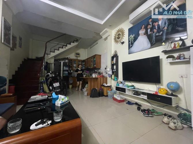 NGUYỄN VĂN HUYÊN CẦU GIẤY 32m 4T MT4.1m 10 TỶ NHÀ ĐẸP FULL CÔNG NĂNG