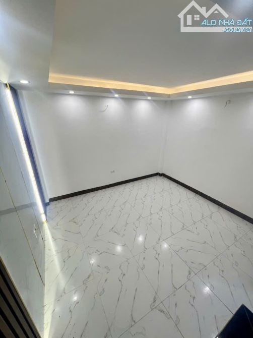 DUY NHẤT - NHÀ MỚI GẦN 38M2 - 30M RA VŨ LĂNG, SẦM UẤT - TRUNG TÂM THANH TRÌ - 5.75 TỶ