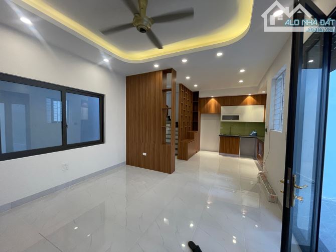 72M, 11 TỶ HƠN - PHÂN LÔ XÂY MỚI, 30M RA Ô TÔ, NGÕ THÔNG, THOÁNG, GẦN HỒ TÂY - TÂY HỒ GIÁP