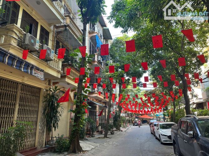 chủ cần bán gấp nhà 6 tầng ngõ 83 Phố Nguyễn Khang đường rộng thông thoáng giá 17 tỷ