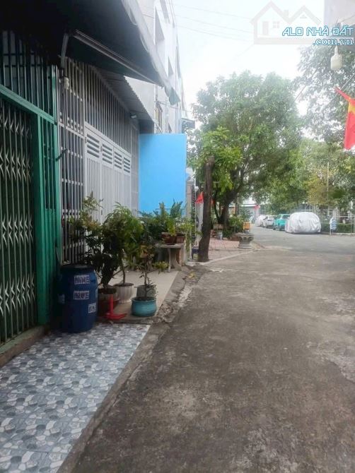 BÁN NHÀ TRỆT LỬNG ĐÔNG HÒA DĨ AN, SAT KDC , 2PN, 3.75 TI