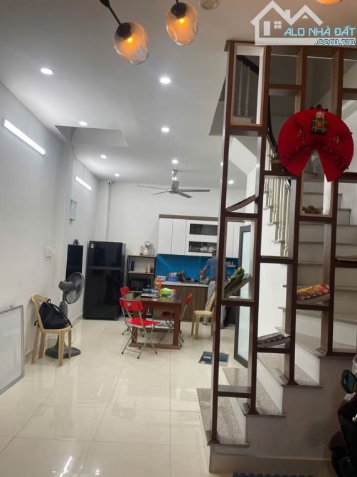 A Trung cần bán nhà phố Nguyễn Viết Xuân, Hà Đông 46m 4 tầng, Ô tô, nhỉnh 8 tỷ