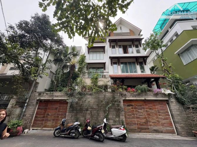 Bán Biệt Thự Vườn Đào, Tây Hồ 233m2 mặt tiền 15m, chỉ dành cho giới thượng lưu