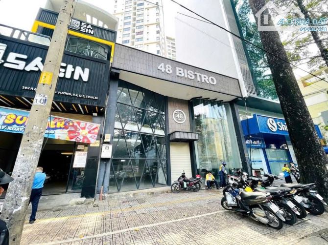 CHO THUÊ NHÀ 290 - 292 AN DƯƠNG VƯƠNG Q5, DIỆN TÍCH: 11x28M, TRỆT 1 LẦU, GIÁ 300 TRIỆU